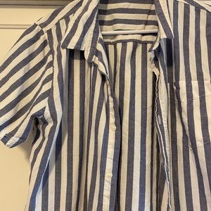 Women’s short sleeve button up